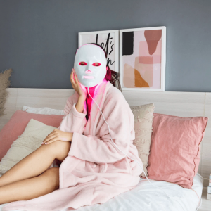 LED light therapy face mask