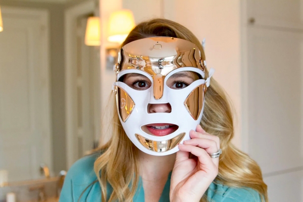 Skin issues that Dr. Dennis Gross LED mask 