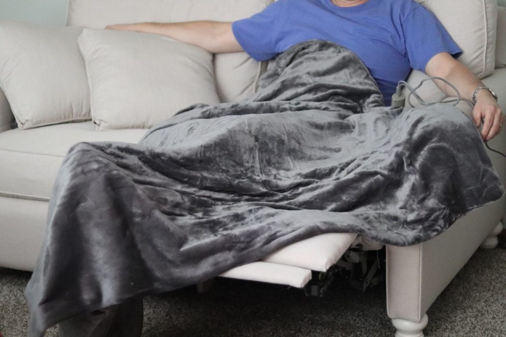 How to safely use heated blankets